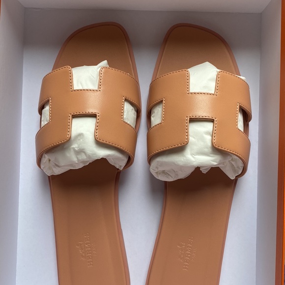 SOLD Authentic Hermès Oran Sandals in Granit Rose - Picture 8 of 8